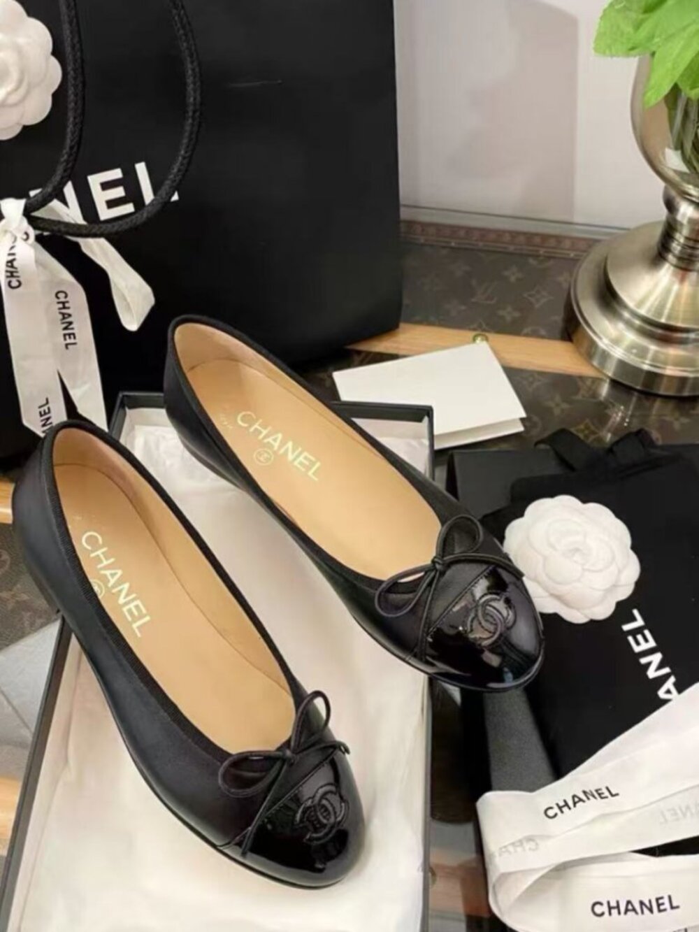CHANEL Black Lambskin Patent-Toe Bow Interlocking CC Ballet Flats